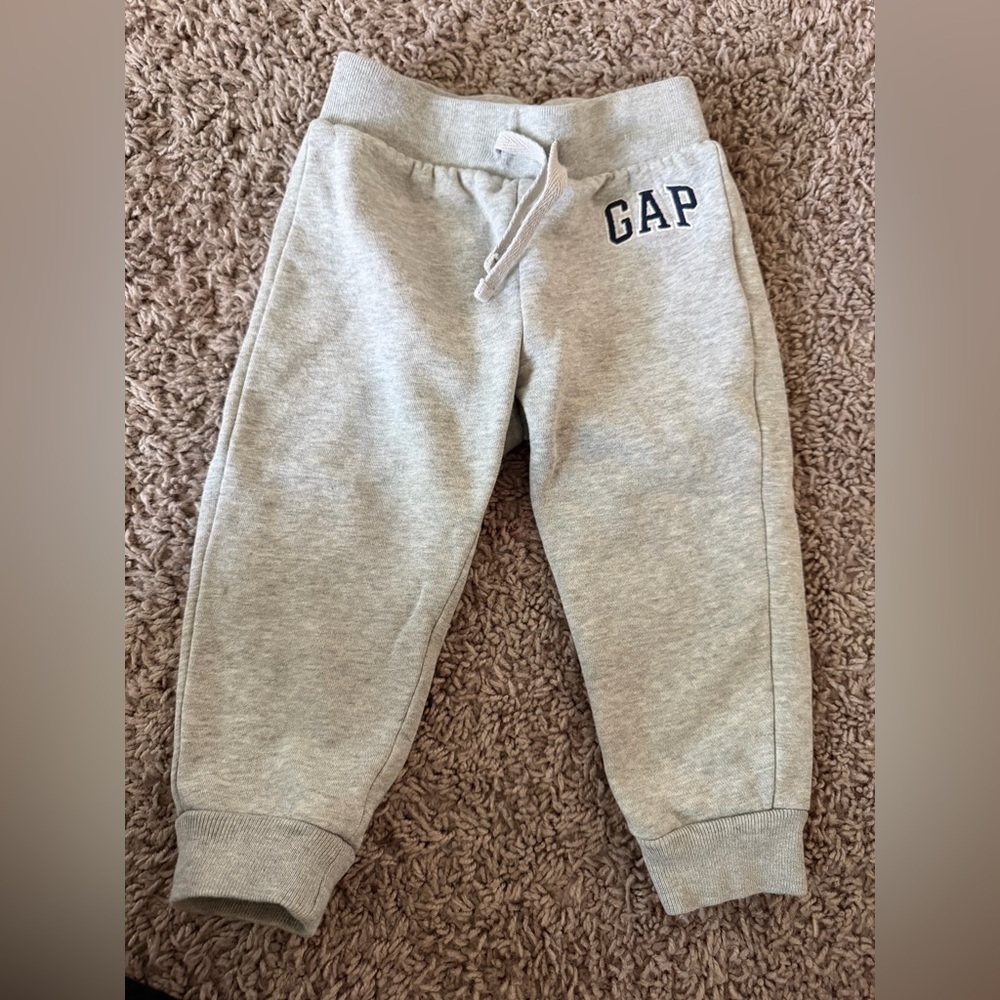 Preloved GAP Kids Light Gray Joggers